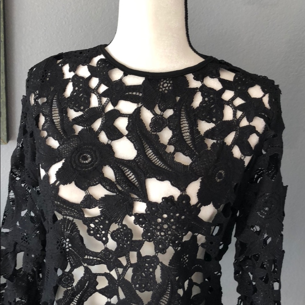 ❤️Peekaboo Lace Bell Sleeve Blouse - Picture 7 of 7